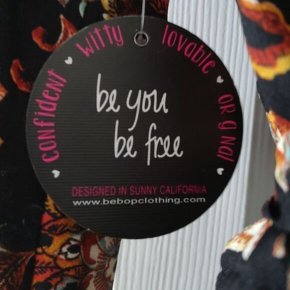 BeBop Floral Short Romper Jumpsuit V Neck Long sleeve Sz M NWT - Picture 5 of 7